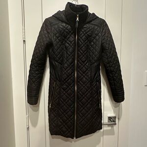 Via Spiga XS blk quilted hooded coat, gold zip, stylish, warm, great condition.